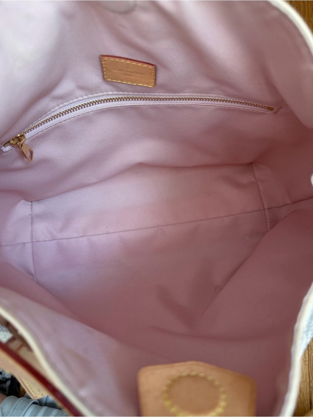 Louis Vuitton Damier Azur Shoulder Bag with Pink Interior and Natural Trim - Picture 5 of 6